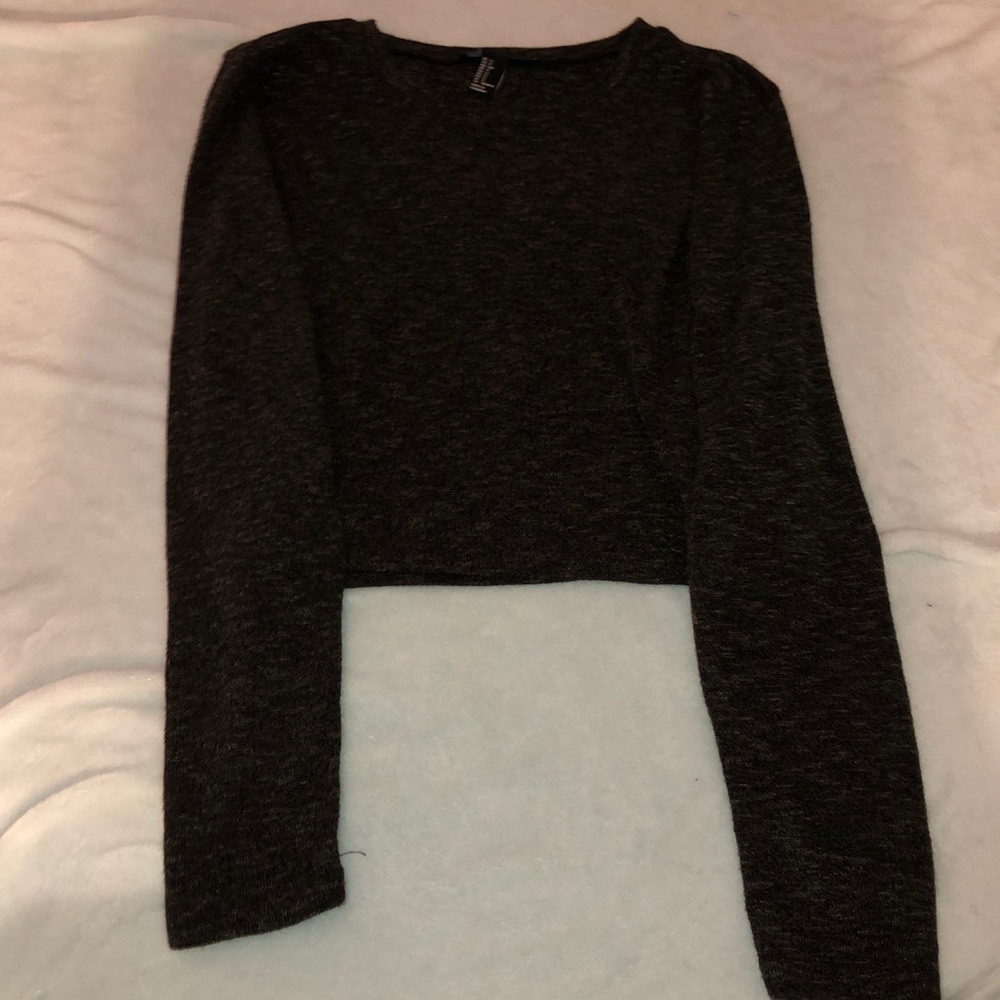 Small dark brown crop top sweater